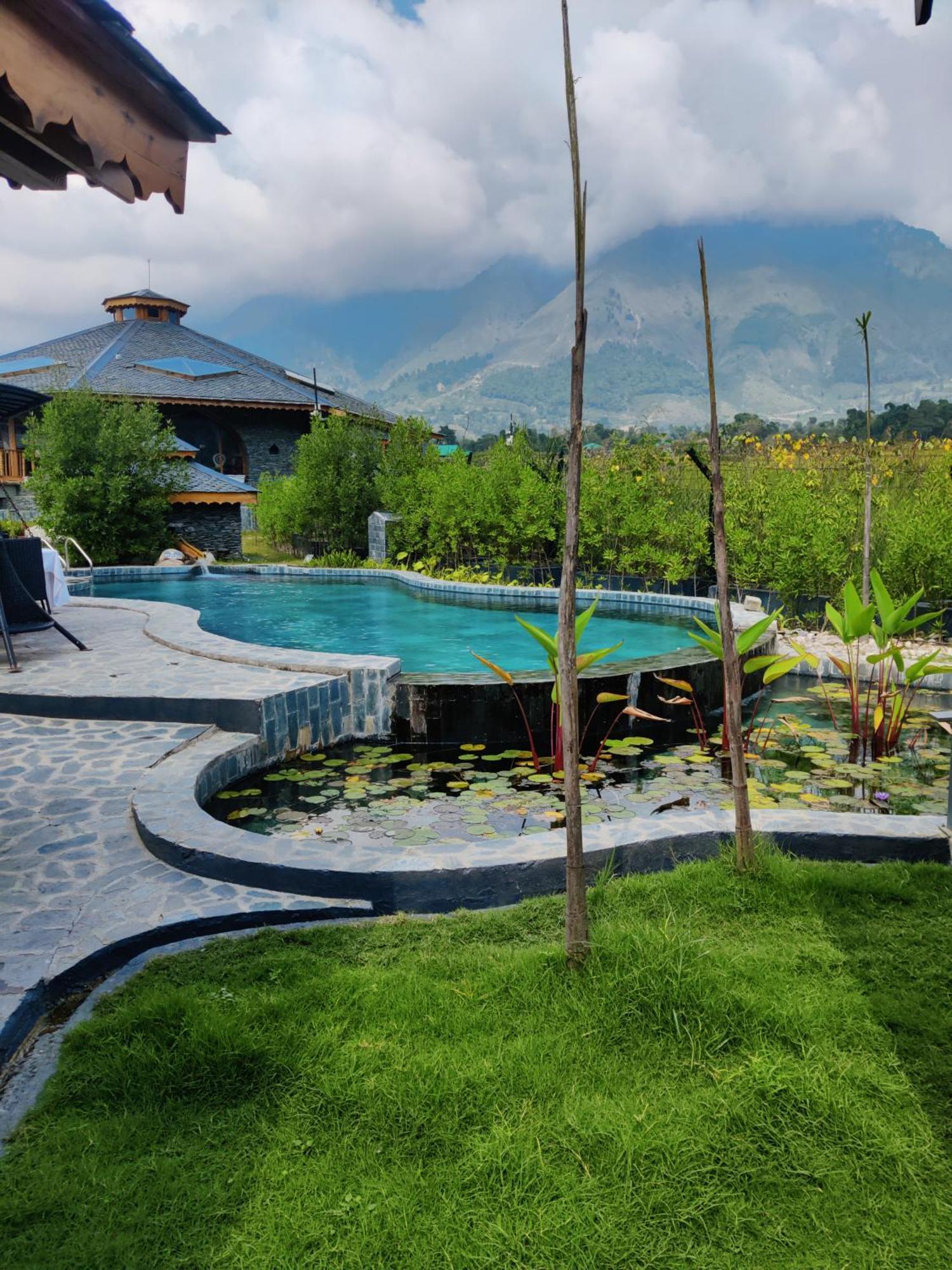 Osho Himalayas Wellness Resort Kangra Exterior foto