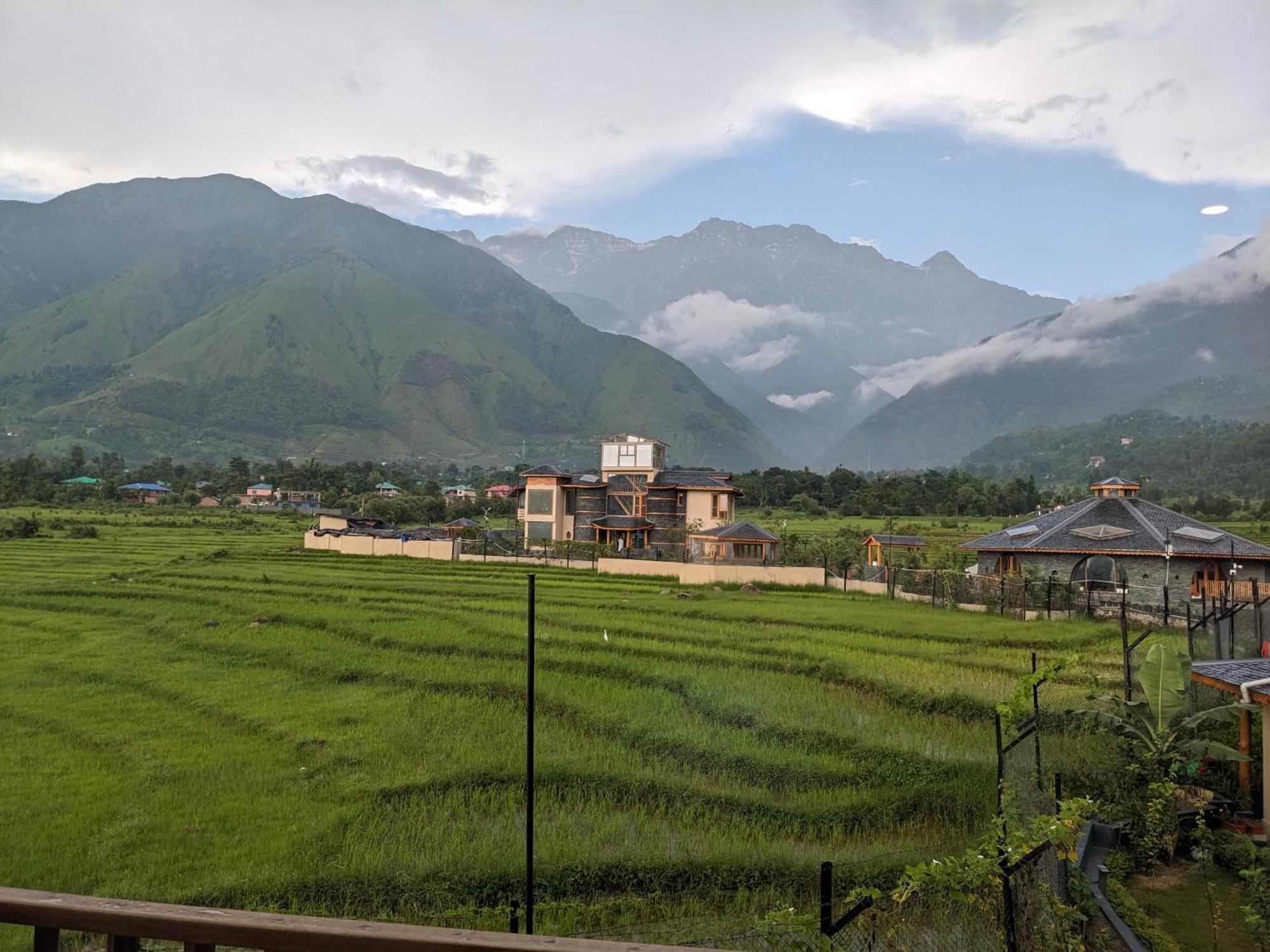 Osho Himalayas Wellness Resort Kangra Exterior foto